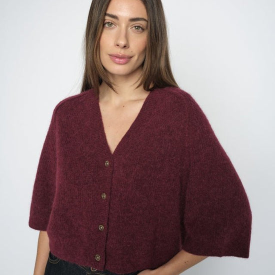 Young Ideas & Henmores -Thora Lizet Short Knit Cardigan -273 Cabernet -XS