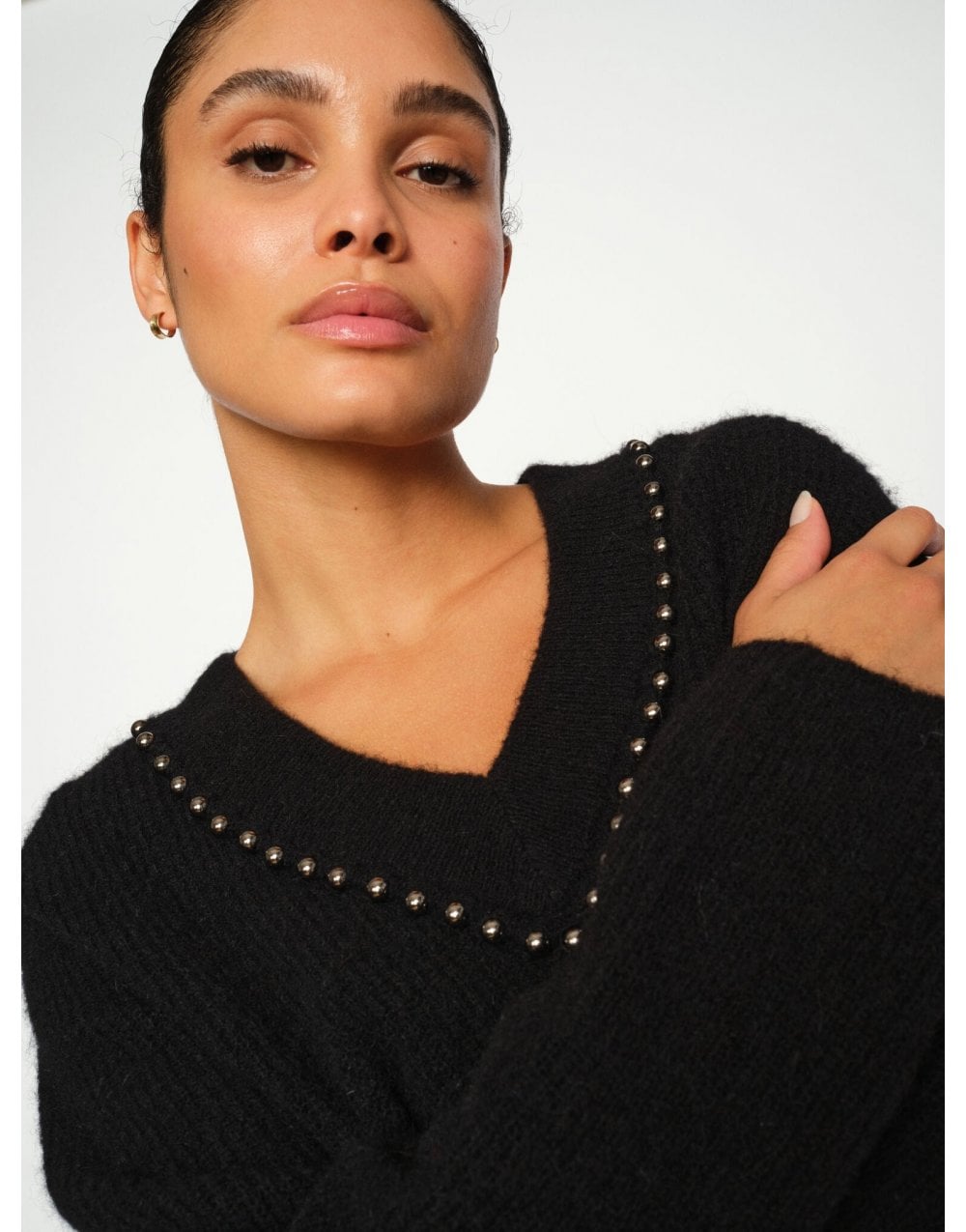 Young Ideas/Henmores - Zora V - Neck Bead Knitted Jumper - 801 Black - XS