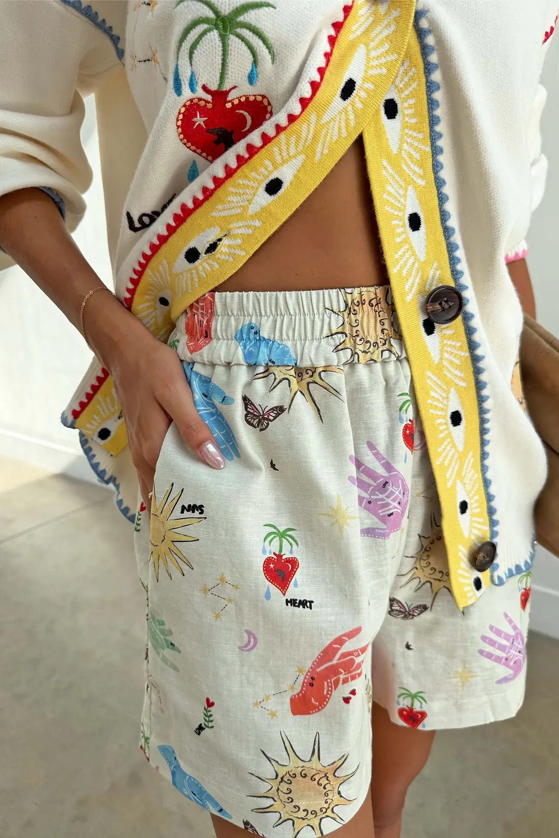 Young Ideas & Henmores -Ellie Celestial Shorts -Cream Multi -8