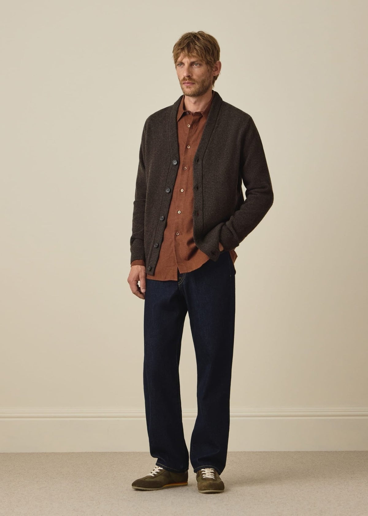 Young Ideas & Henmores -Button Through Cardigan -69 Dark Brown -L