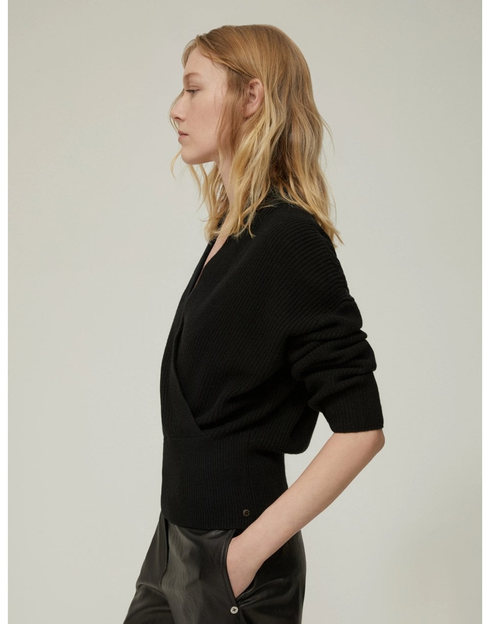 Young Ideas/Henmores - Ovest Crossover Jumper - 007 Black - XS