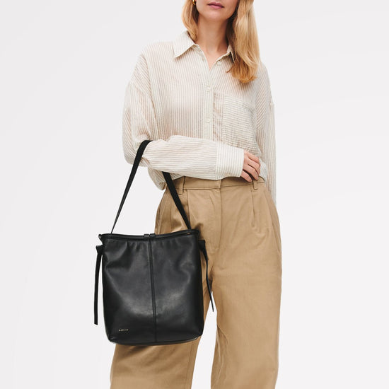 Young Ideas/Henmores - Connaught Medium Ziptop Shoulder Bag - Black - OS