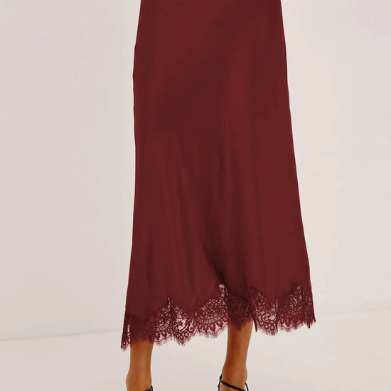 Young Ideas & Henmores -Ebony Lace Detail Skirt -Crimson -S
