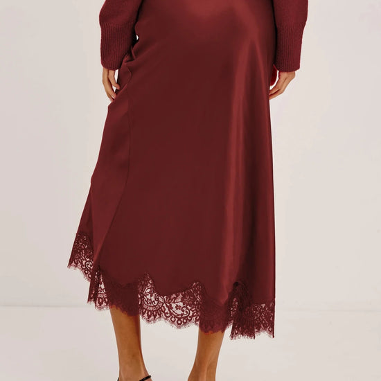 Young Ideas & Henmores -Ebony Lace Detail Skirt -Crimson -S