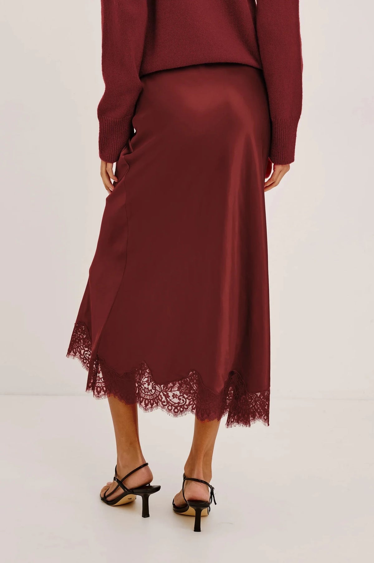 Young Ideas & Henmores -Ebony Lace Detail Skirt -Crimson -S
