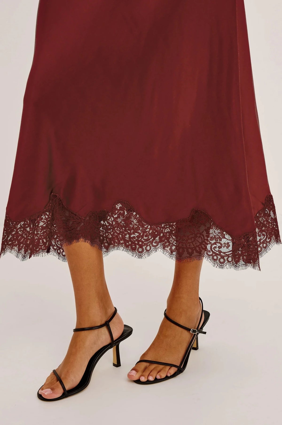 Young Ideas & Henmores -Ebony Lace Detail Skirt -Crimson -S