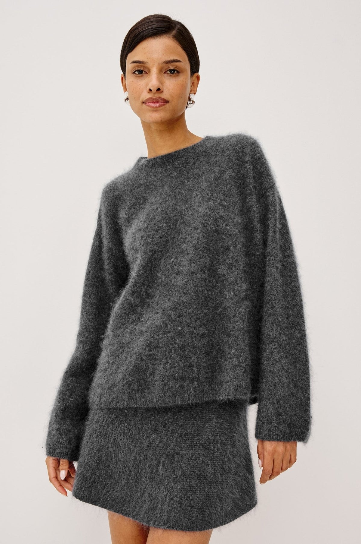 Young Ideas & Henmores -Joel Crew Neck Jumper -Charcoal -S