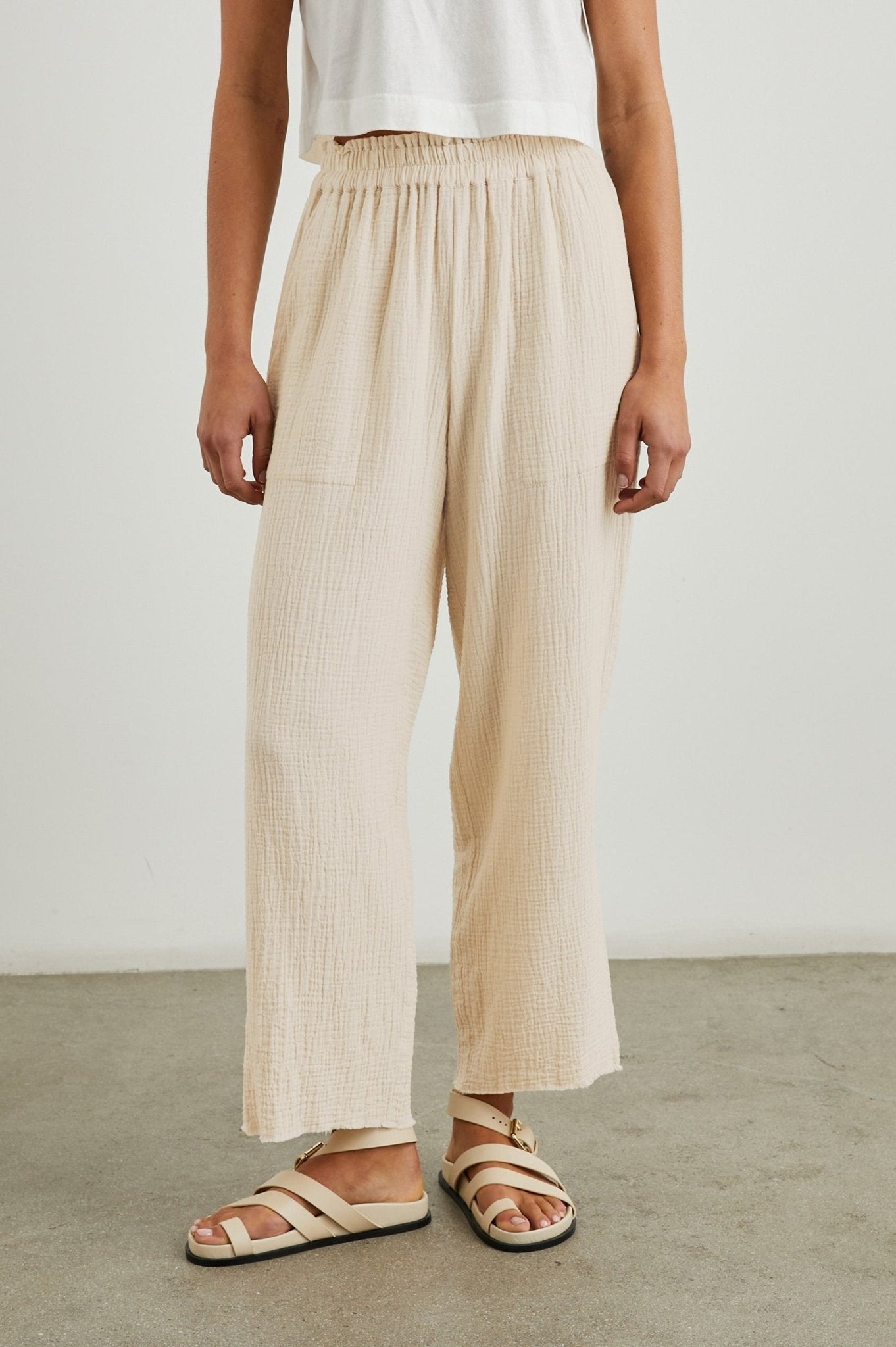 Young Ideas & Henmores - Leon Crop Trousers - Flax - XS