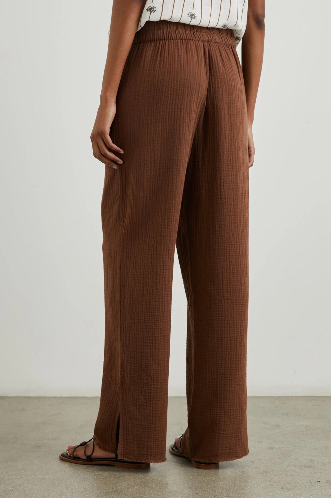 Young Ideas & Henmores - Leon Waffle Large Pocket Detail Trousers - Brown - M