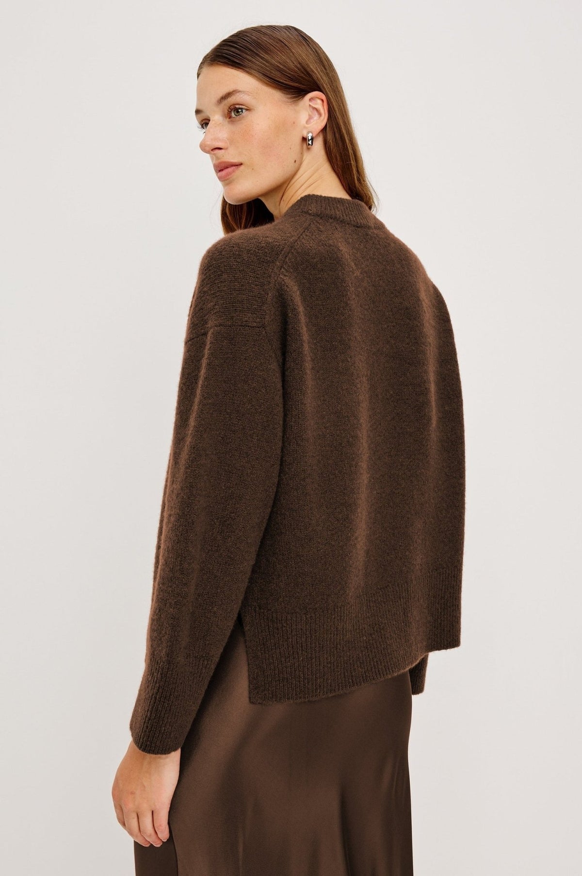 Young Ideas & Henmores -Miranda Cashmere Mix Crew Neck Jumper -Chocolate -XS