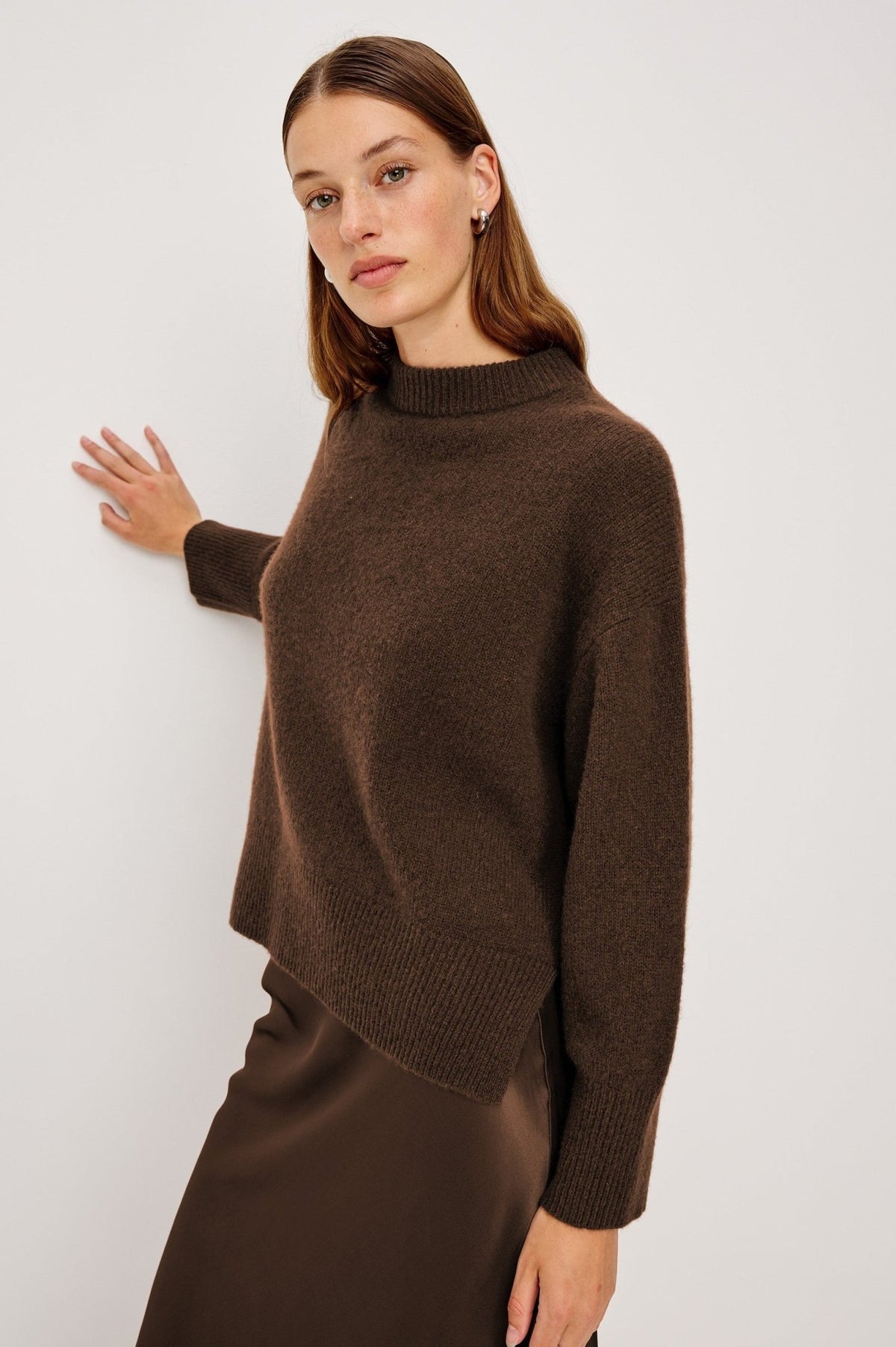 Young Ideas & Henmores -Miranda Cashmere Mix Crew Neck Jumper -Chocolate -XS