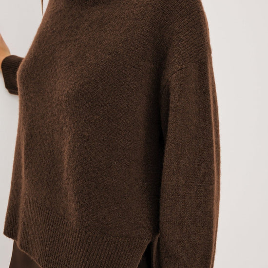 Young Ideas & Henmores -Miranda Cashmere Mix Crew Neck Jumper -Chocolate -XS