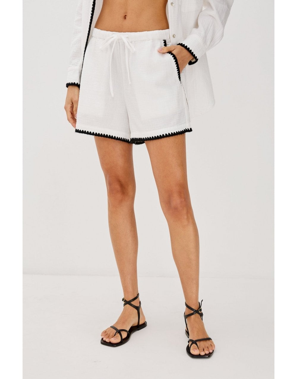 Young Ideas/Henmores - Sunny Blanket Stitch Detail Shorts - White - S