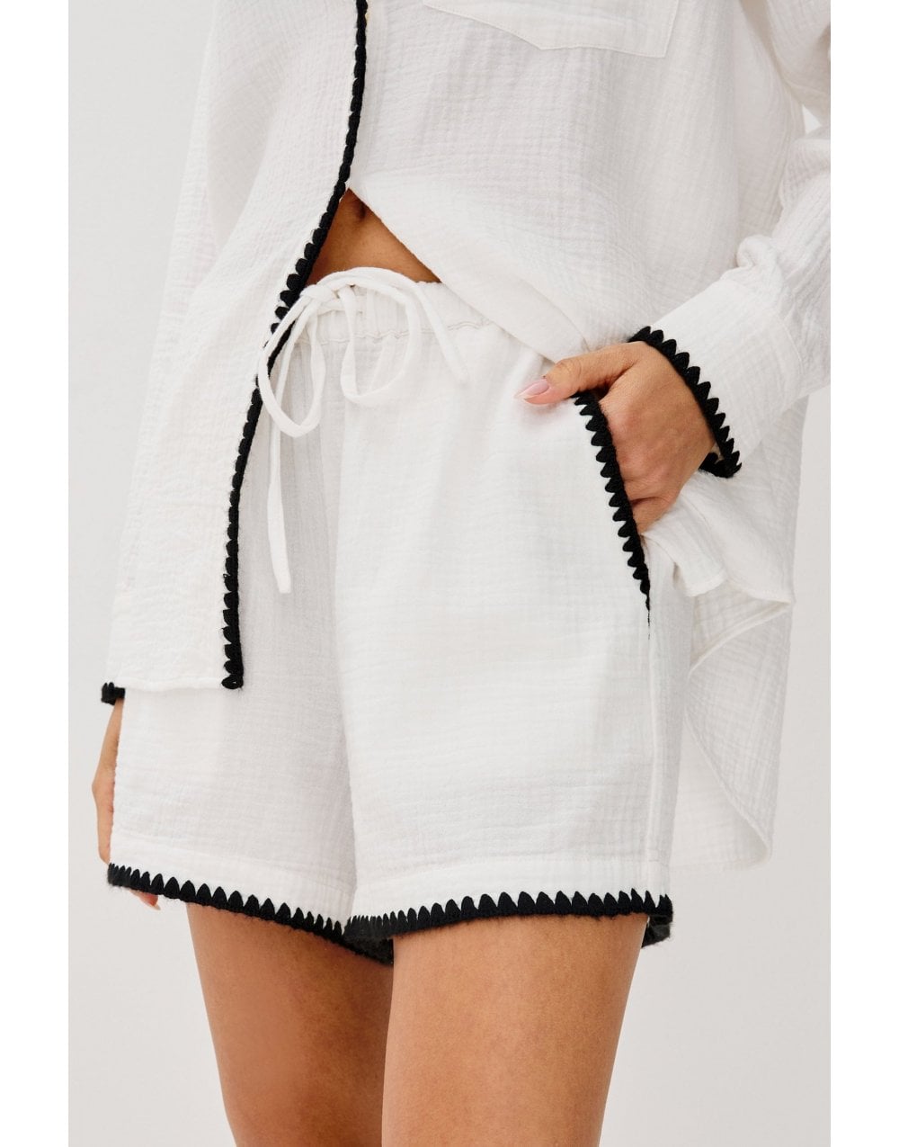 Young Ideas/Henmores - Sunny Blanket Stitch Detail Shorts - White - S