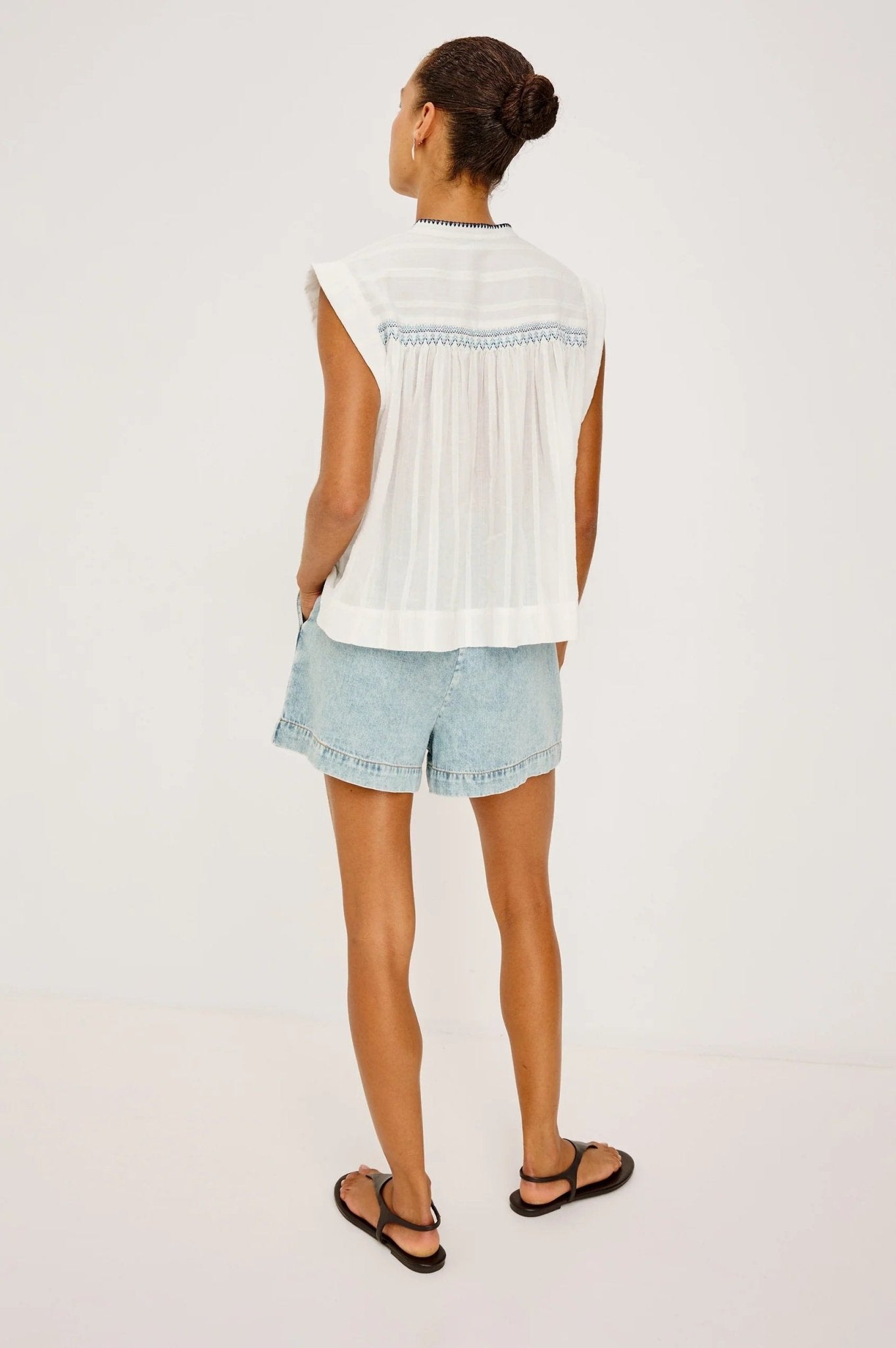 Young Ideas & Henmores -Willow Ruched Detail Sleeveless Top -002 White -XS