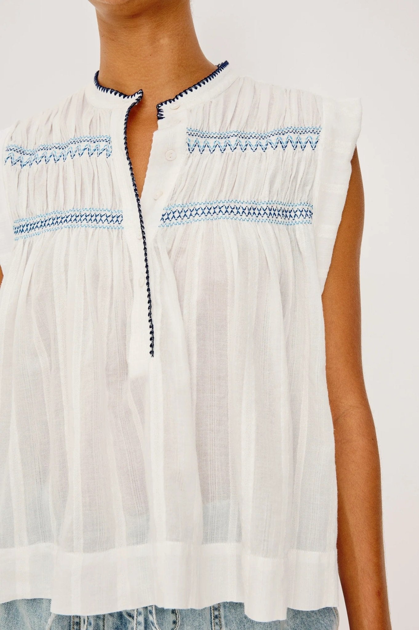 Young Ideas & Henmores -Willow Ruched Detail Sleeveless Top -002 White -XS
