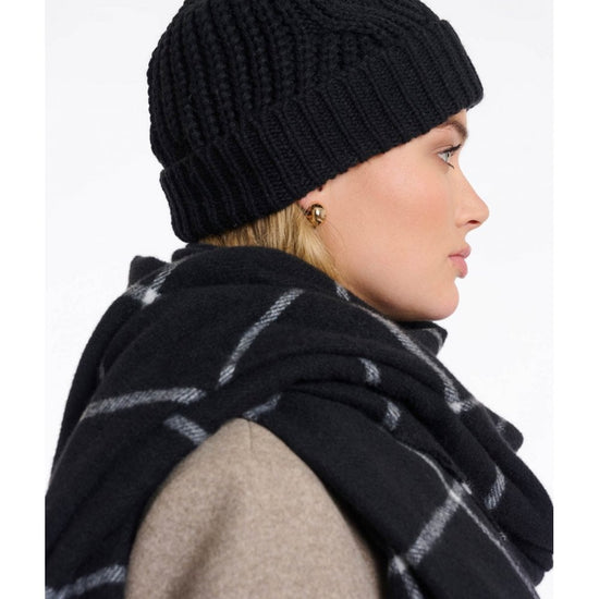 Young Ideas/Henmores - Aaf Knitted Beanie With Pom Pom - Black - OS