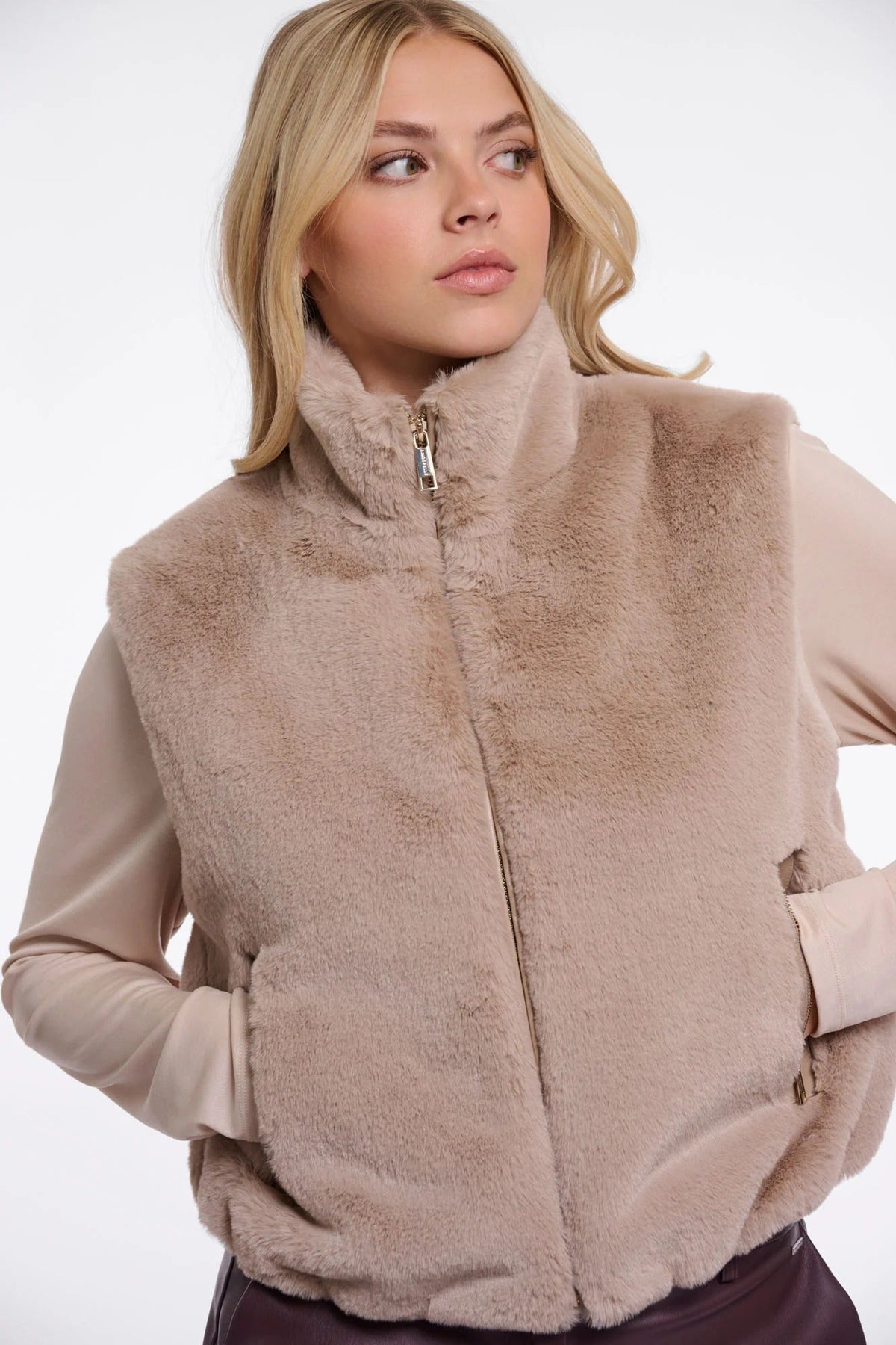 Young Ideas & Henmores -Nikki Short Faux Fur Gilet -Oat -6