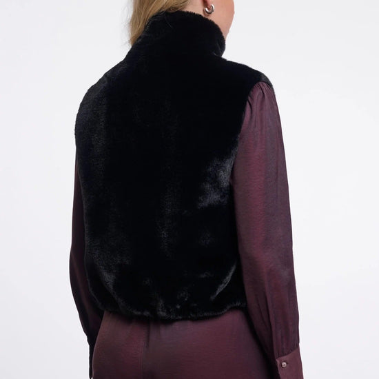 Young Ideas & Henmores -Nikki Short Faux Fur Gilet -Oat -6