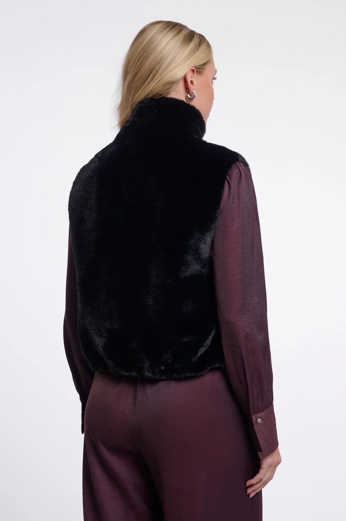 Young Ideas & Henmores -Nikki Short Faux Fur Gilet -Oat -6