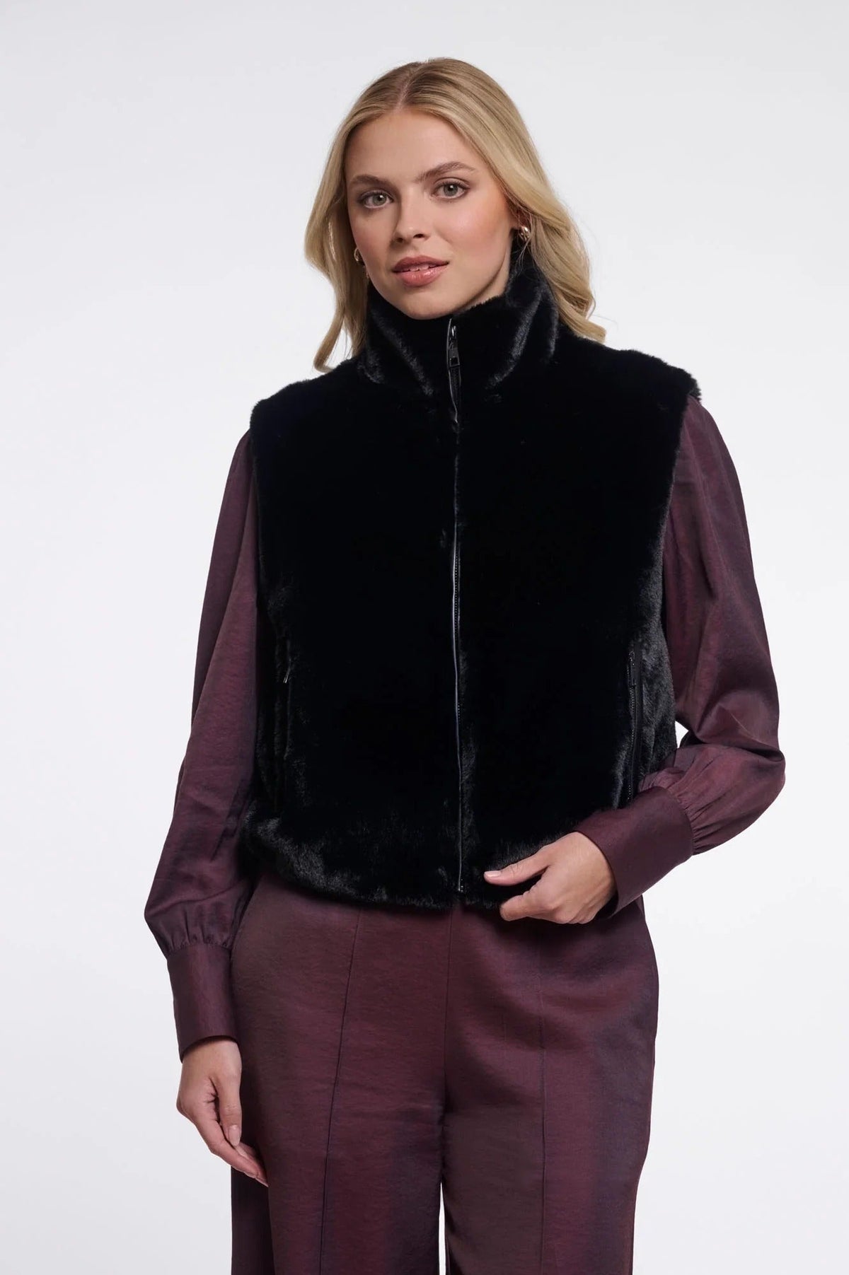 Young Ideas & Henmores -Nikki Short Faux Fur Gilet -Black -8
