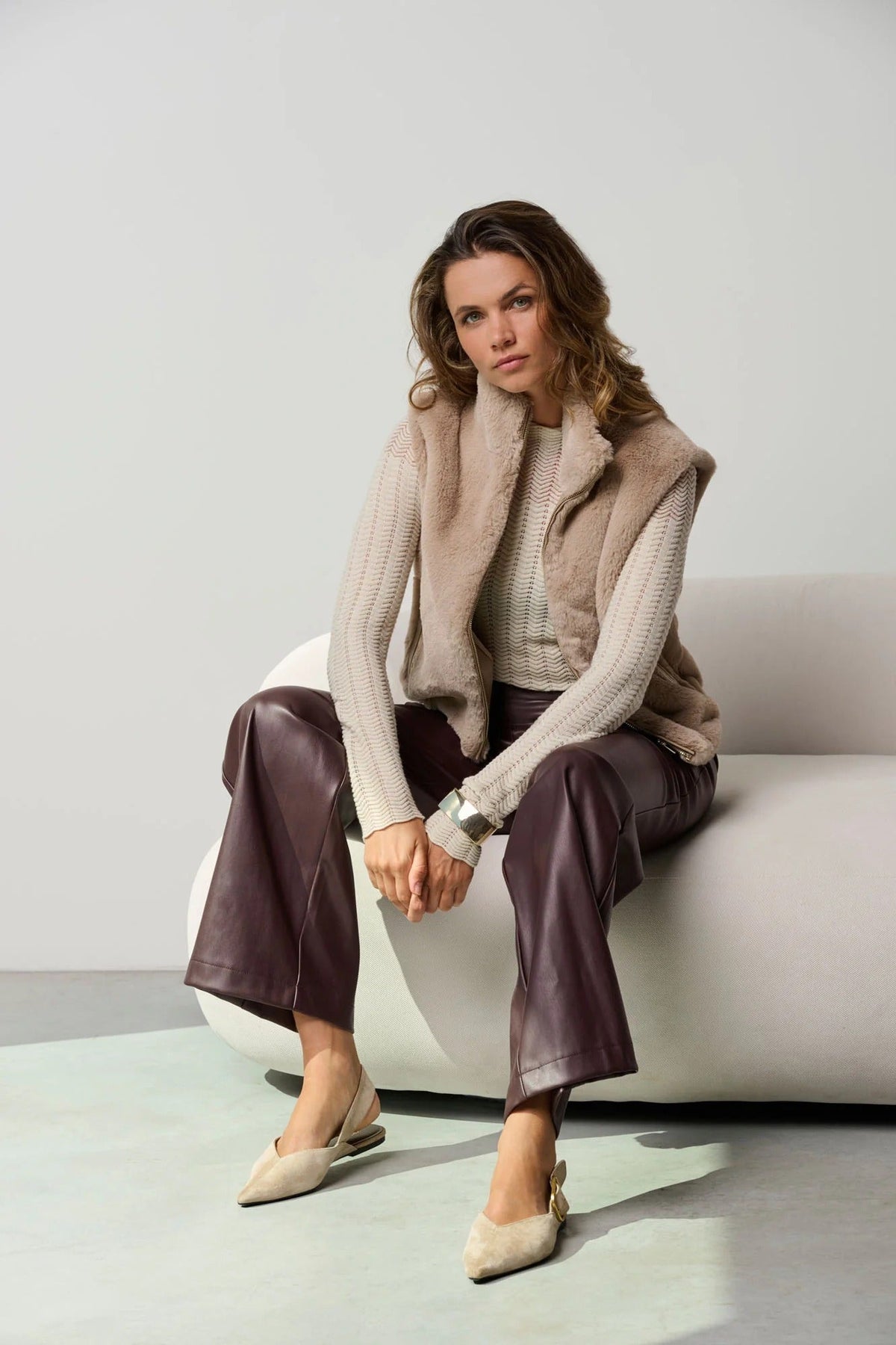 Young Ideas & Henmores -Nikki Short Faux Fur Gilet -Oat -6