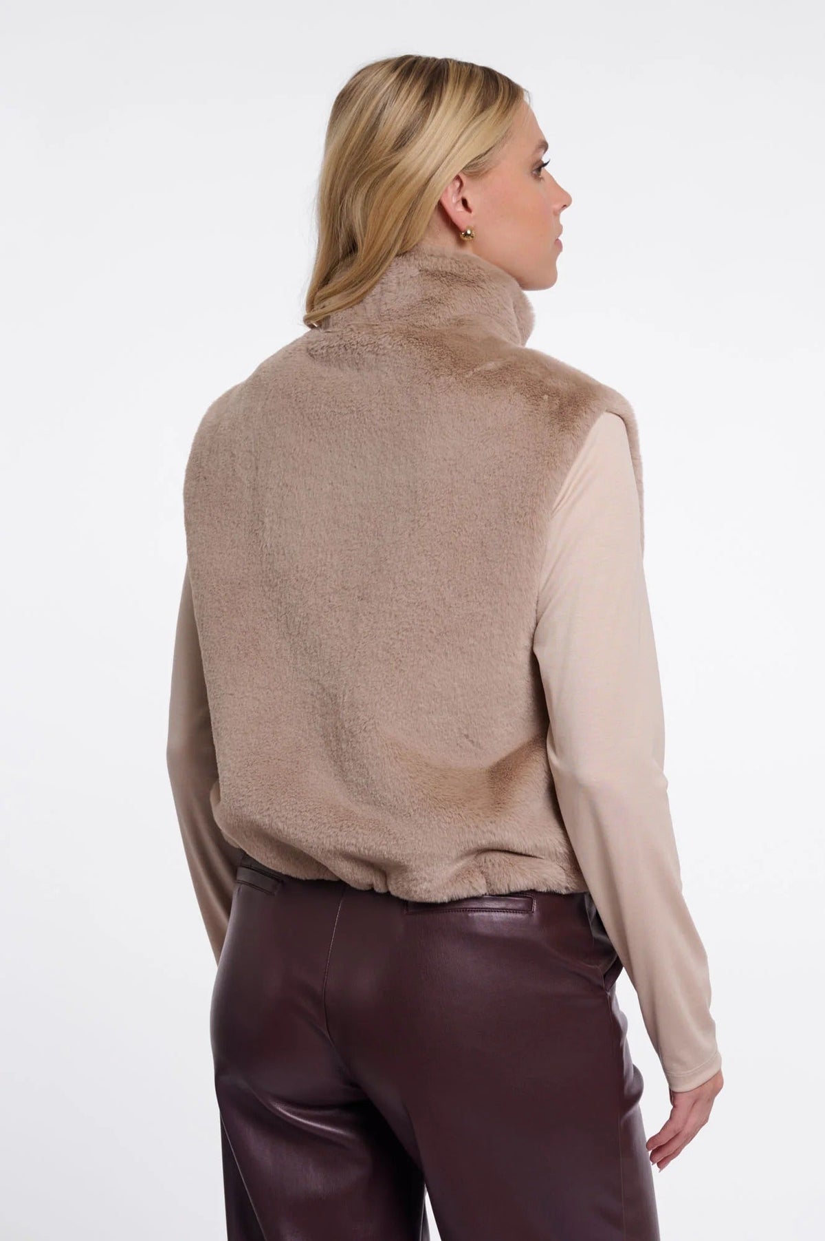 Young Ideas & Henmores -Nikki Short Faux Fur Gilet -Oat -6