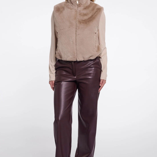 Young Ideas & Henmores -Nikki Short Faux Fur Gilet -Oat -6