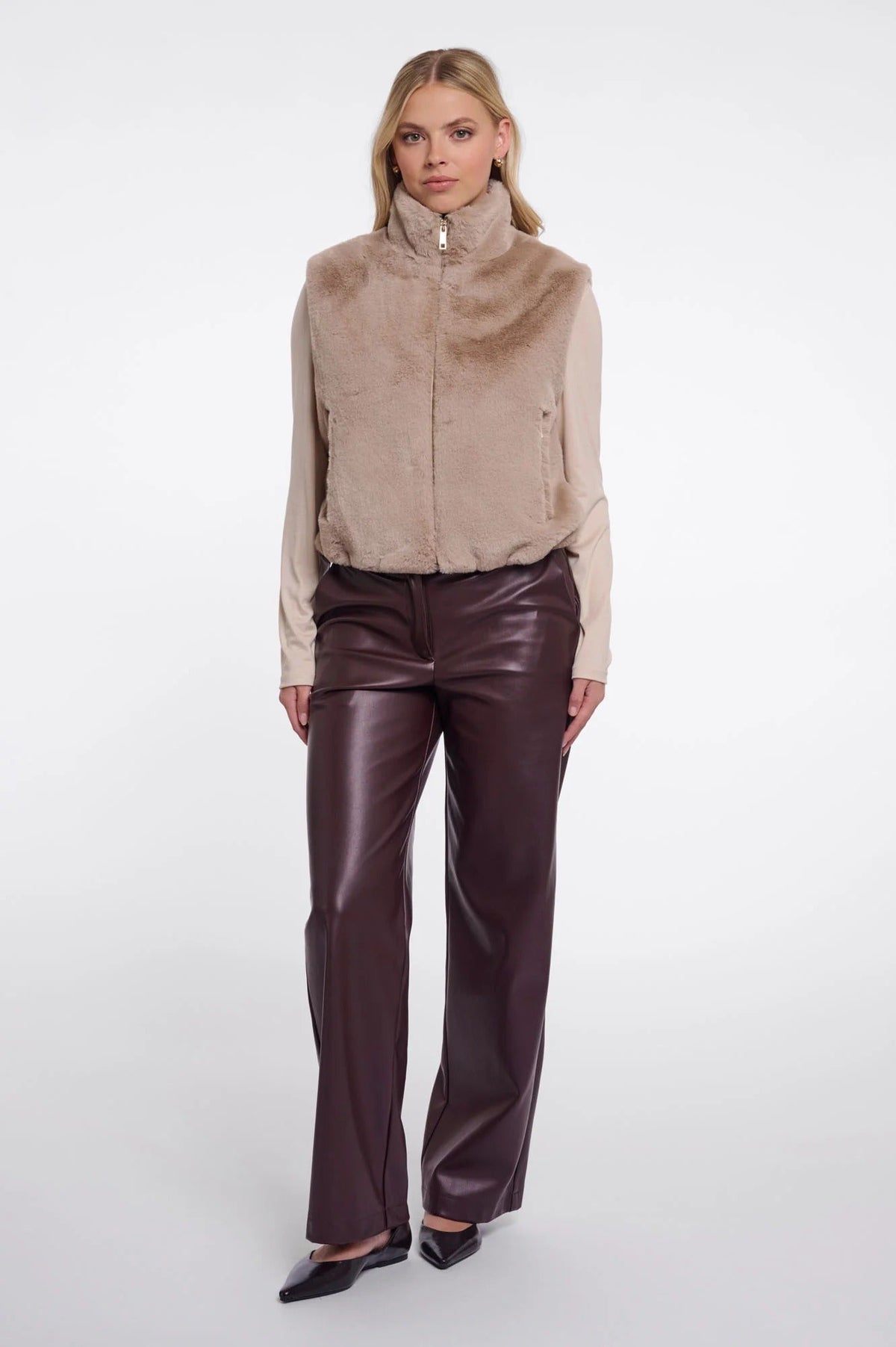 Young Ideas & Henmores -Nikki Short Faux Fur Gilet -Oat -6