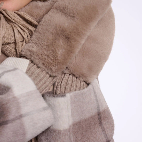 Young Ideas & Henmores -Oxo Faux Fur Gloves -Mocha Latte -OS