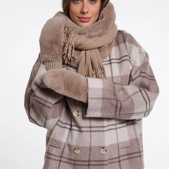 Young Ideas & Henmores -Oxo Faux Fur Gloves -Mocha Latte -OS