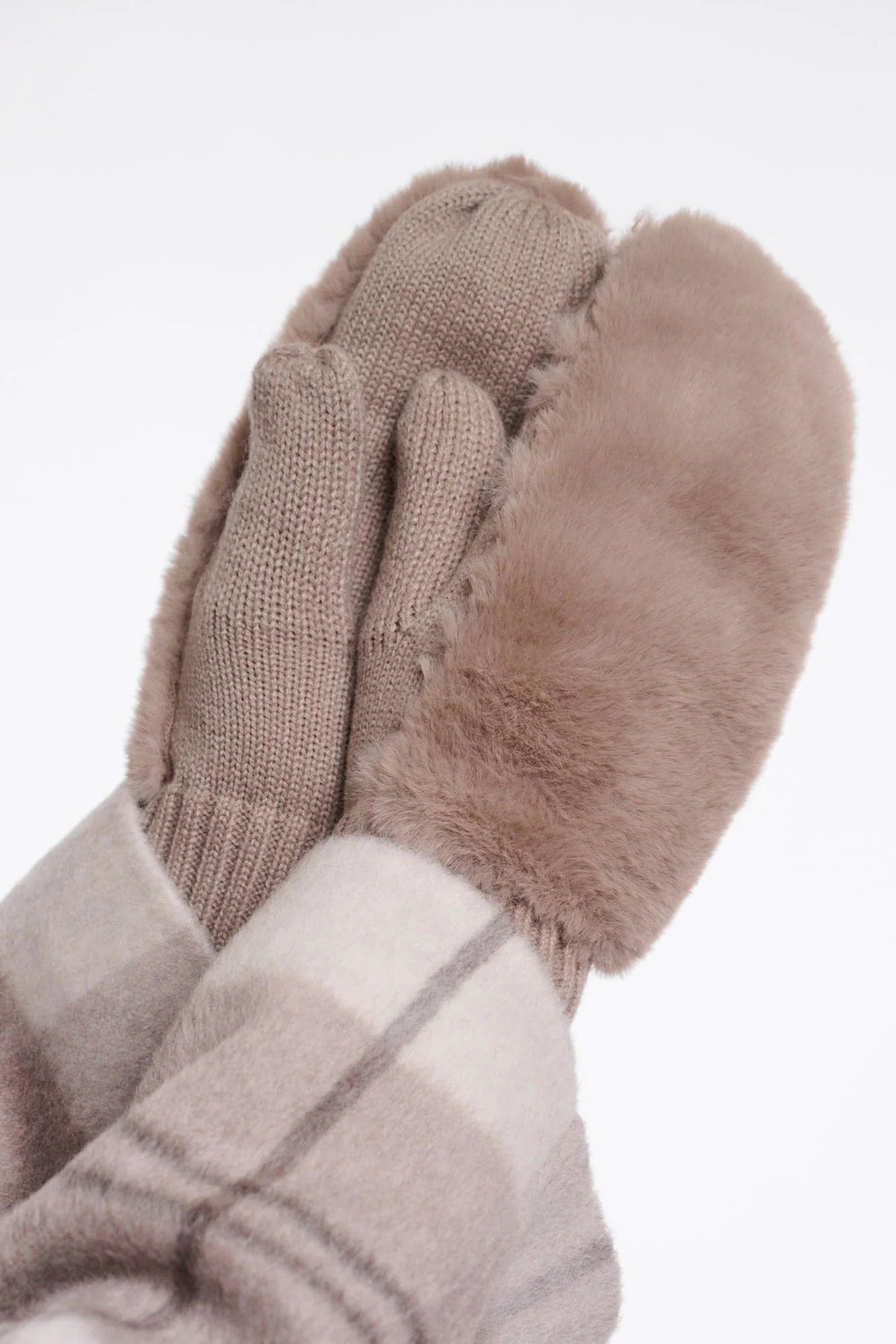 Young Ideas & Henmores -Oxo Faux Fur Gloves -Mocha Latte -OS