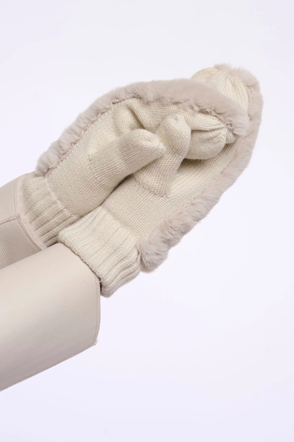 Young Ideas & Henmores -Oxo Faux Fur Gloves -Birch -OS