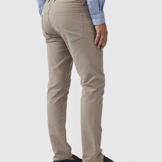 Young Ideas & Henmores - Motion 2 Chinos - Sable - 32/32