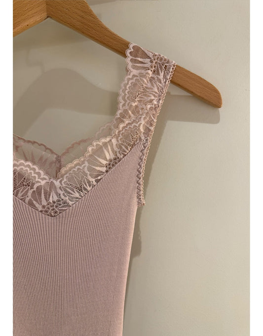 Young Ideas/Henmores - Beatha Silk V Neck Lace Top - 1049 New White - S