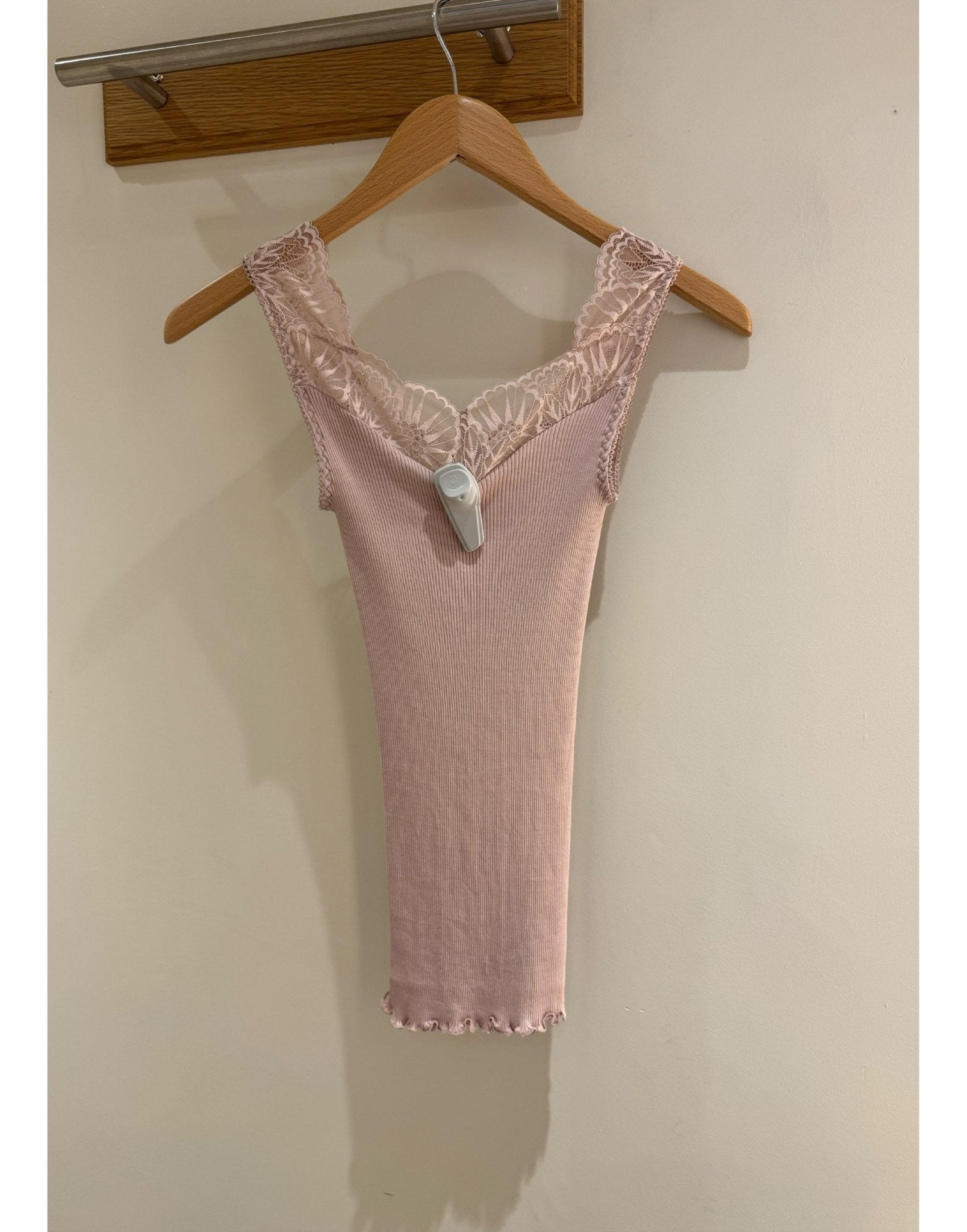 Young Ideas/Henmores - Beatha Silk V Neck Lace Top - 1049 New White - S