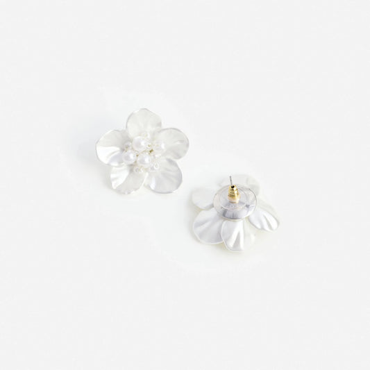 Young Ideas & Henmores -Pearl Flower Earring -Pearl -OS