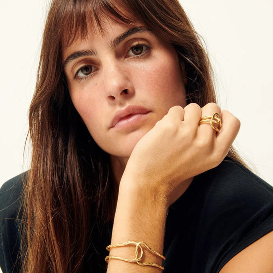 Young Ideas/Henmores - Areora R Interlinked Dore Bangle - Gold - OS