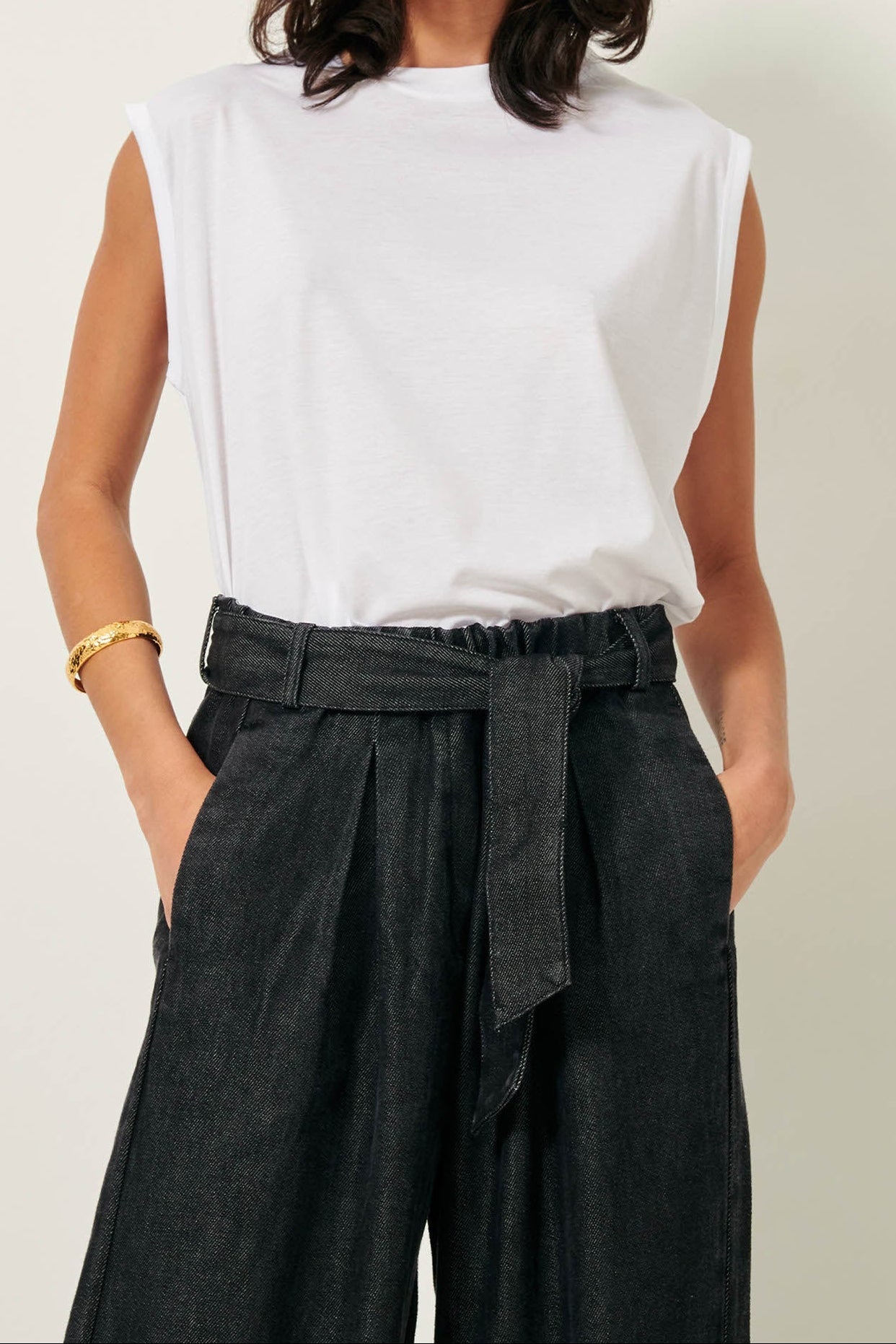 Young Ideas/Henmores - Deedoo Sleeveless T-Shirt - Espresso - XS