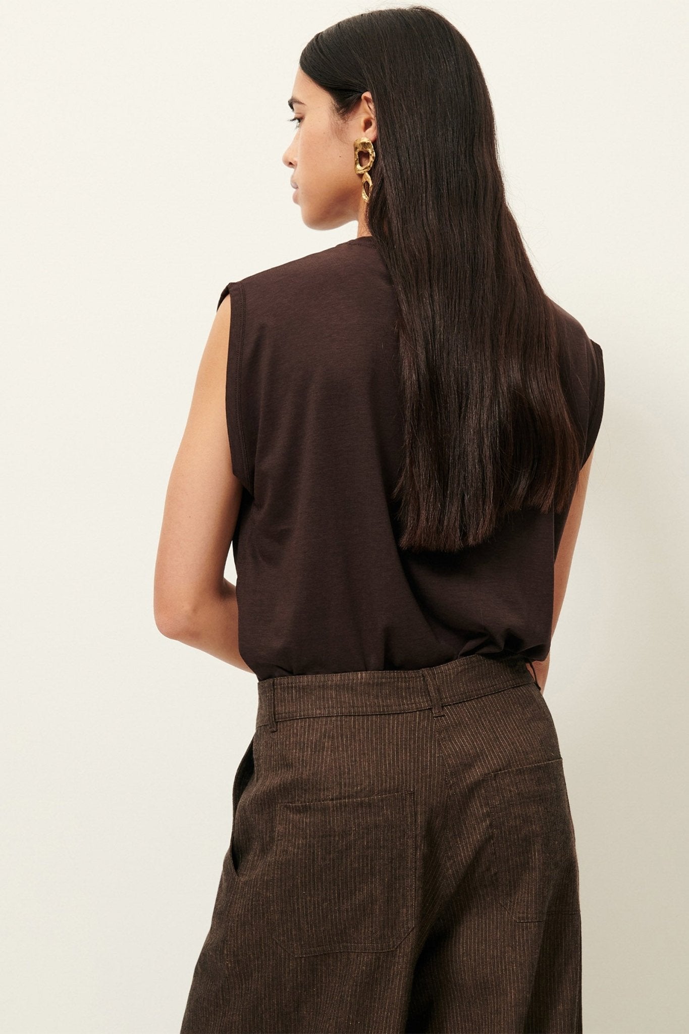 Young Ideas/Henmores - Deedoo Sleeveless T-Shirt - Espresso - XS