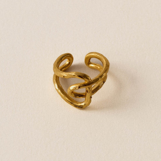 Young Ideas/Henmores - Maiao R Interlinked Dora Ring - Gold - OS