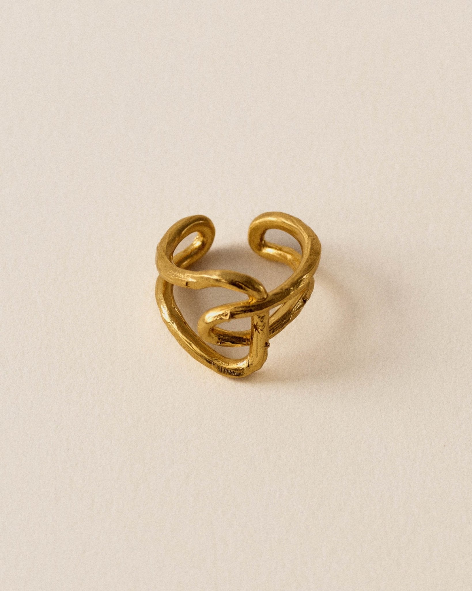 Young Ideas/Henmores - Maiao R Interlinked Dora Ring - Gold - OS