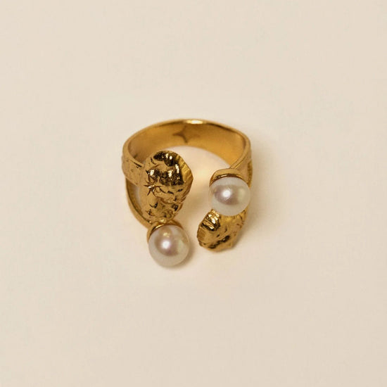 Young Ideas/Henmores - Valya Dore Pearl Ring - Gold - OS