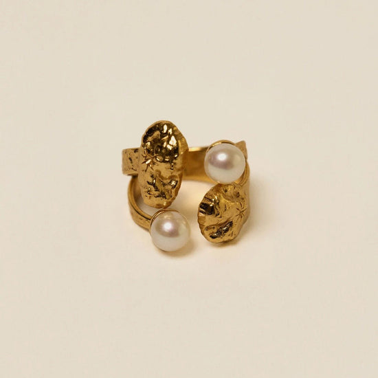 Young Ideas/Henmores - Valya Dore Pearl Ring - Gold - OS