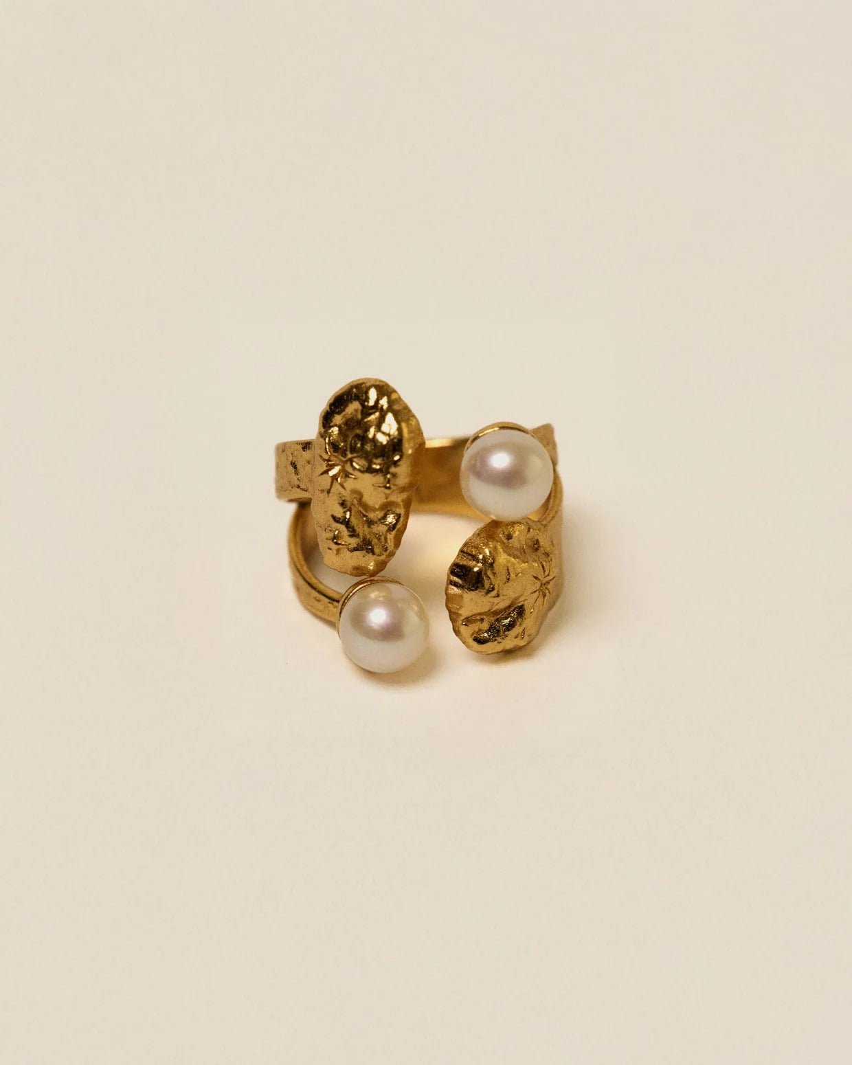 Young Ideas/Henmores - Valya Dore Pearl Ring - Gold - OS