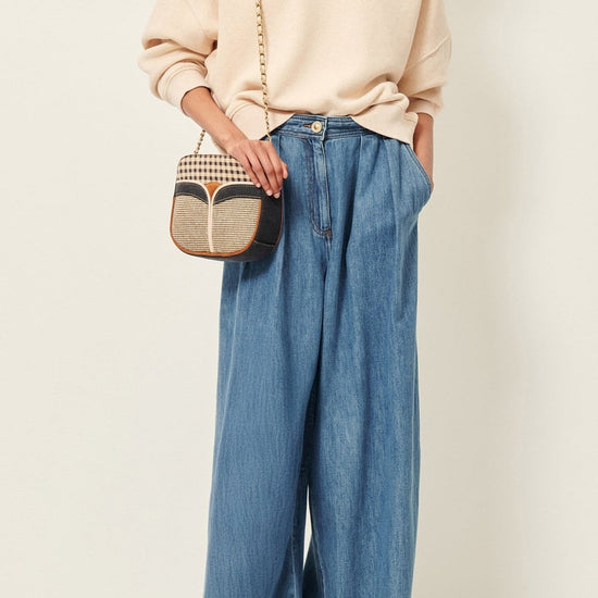 Young Ideas/Henmores - Vechill Cross V Neck Sweatshirt - Oat Milk - XS
