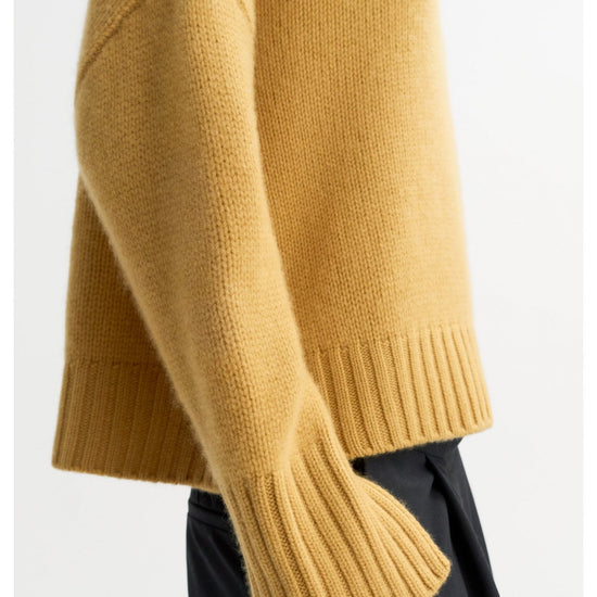 Young Ideas/Henmores - Cashmere Girlfriend Turtleneck - Light Honey - XS