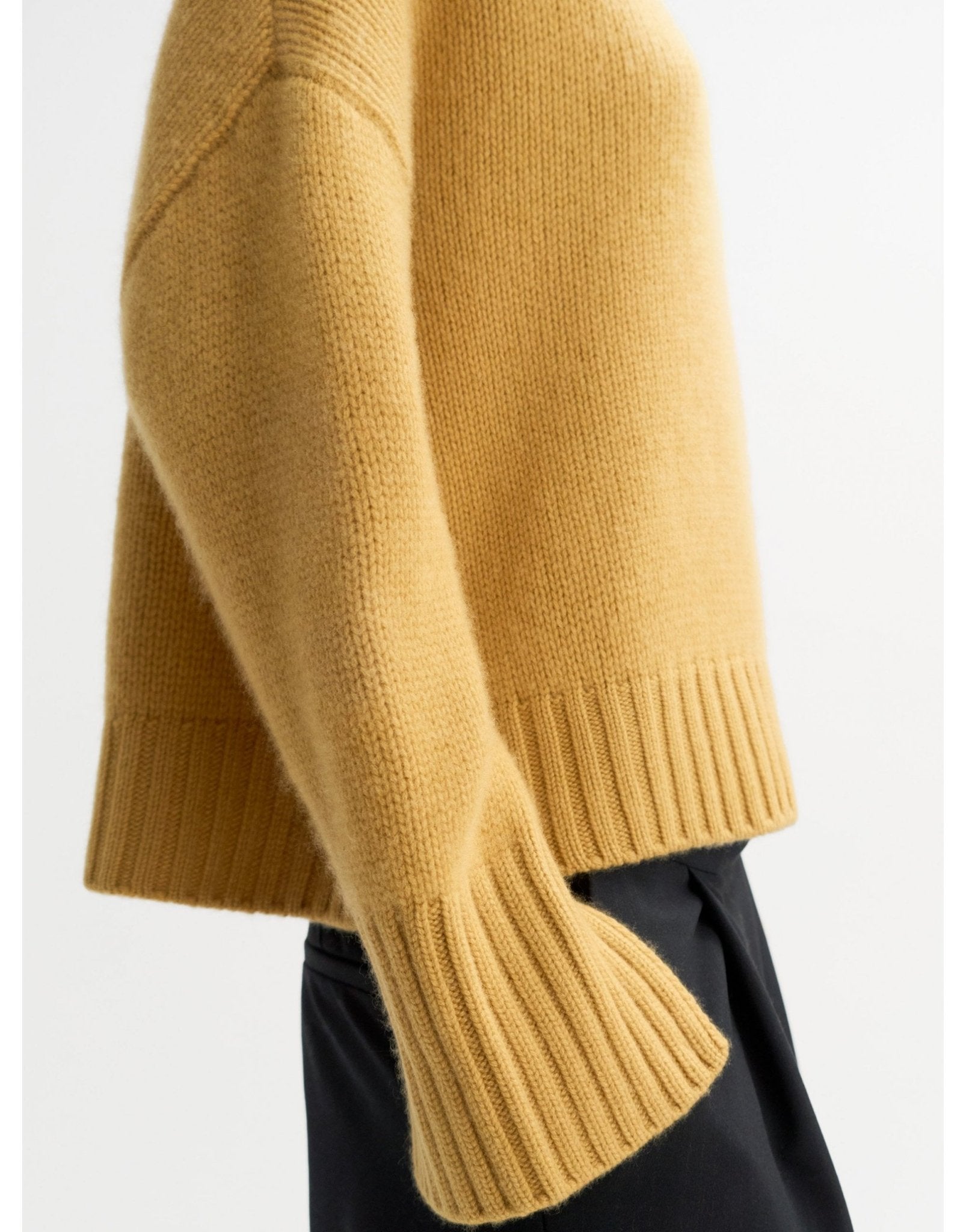 Young Ideas/Henmores - Cashmere Girlfriend Turtleneck - Light Honey - XS