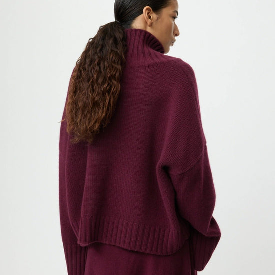 Young Ideas & Henmores -Cashmere Girlfriend Turtleneck -Bordeaux -XS