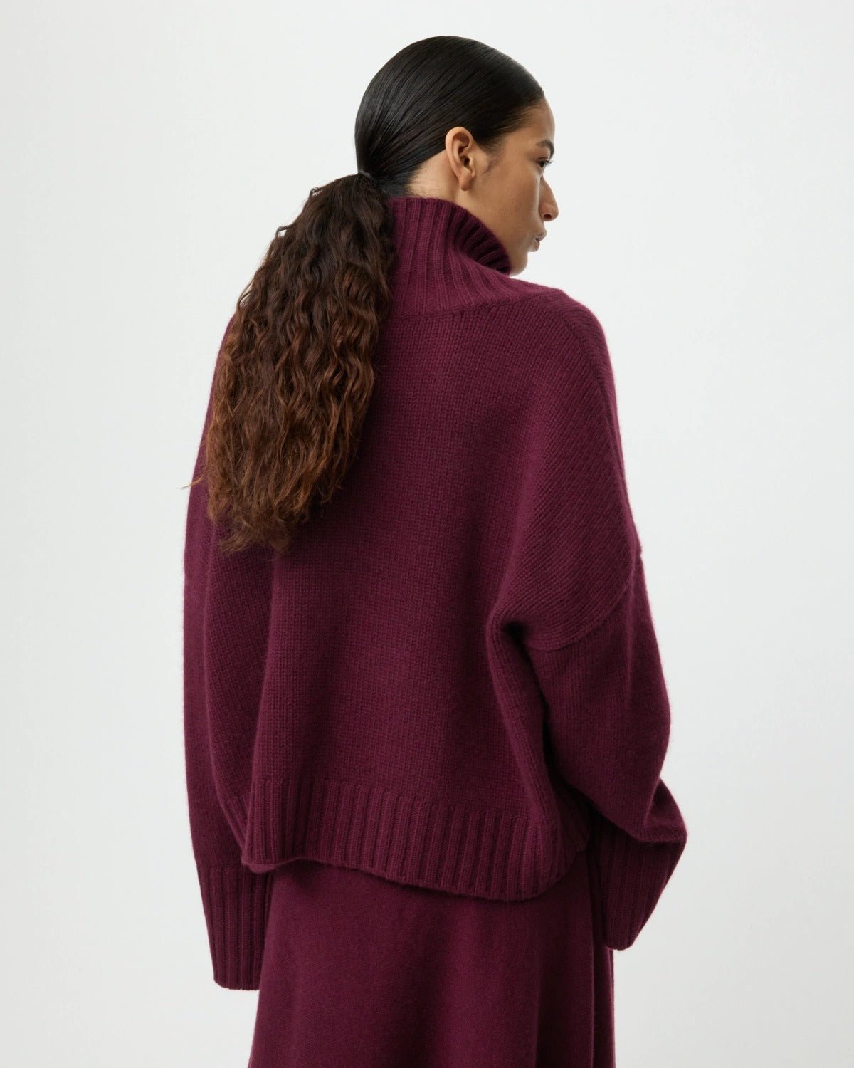 Young Ideas & Henmores -Cashmere Girlfriend Turtleneck -Bordeaux -XS